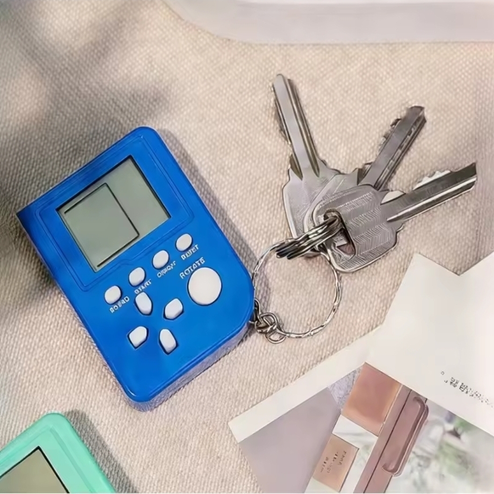 18pcs Handheld Game Keychains - Picture 5 of 6